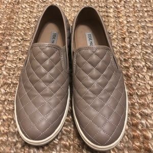 Steve Madden nude quilted slip ons